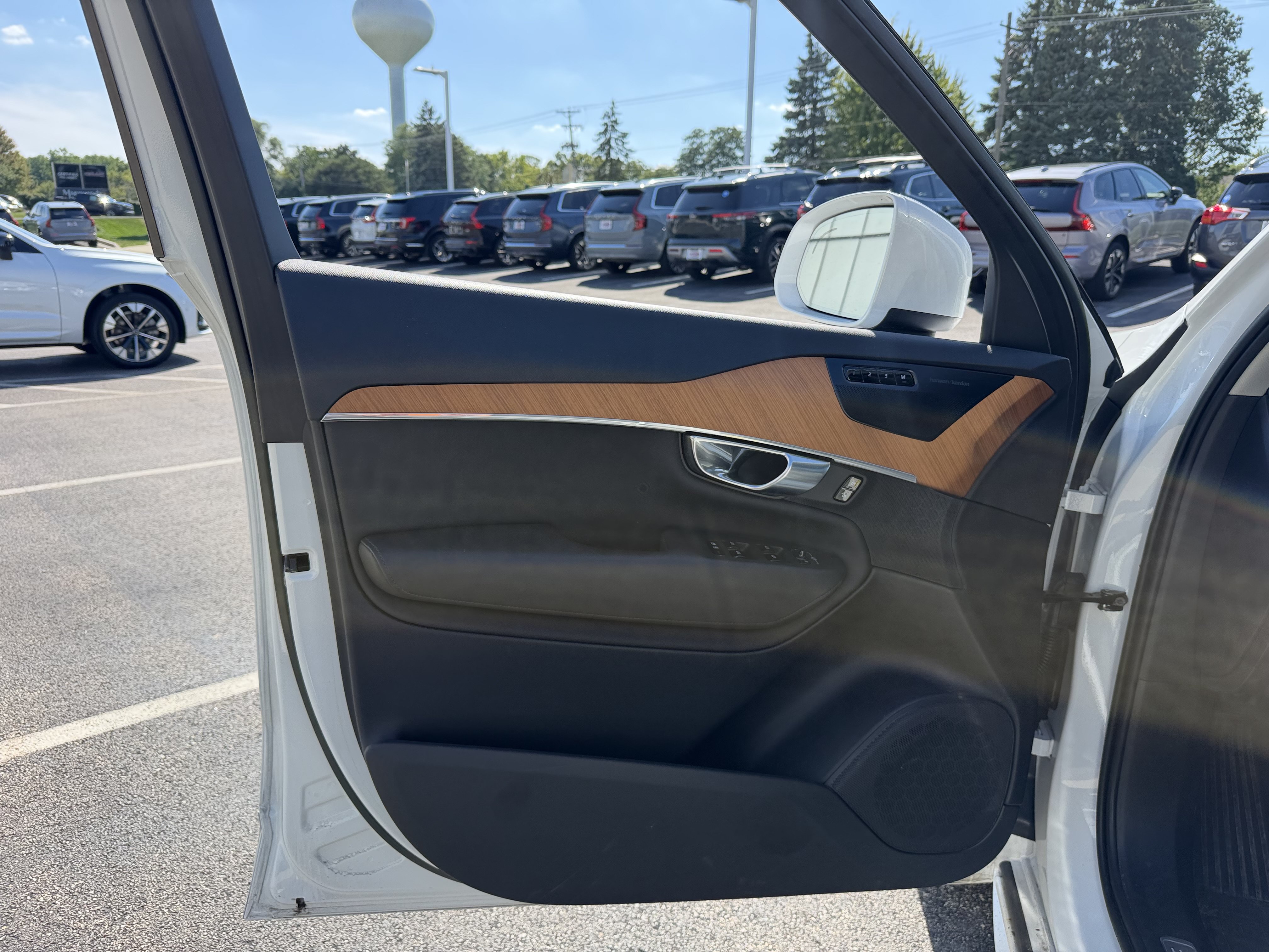 Used 2023 Volvo XC90 B6 Plus w/ Protection Package Premier AWD/4WD image 7