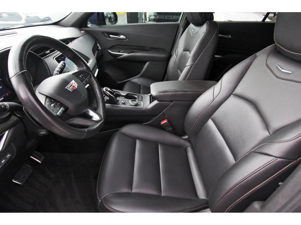 Used 2023 Cadillac XT4 Sport w/ Technology Package FWD image 6
