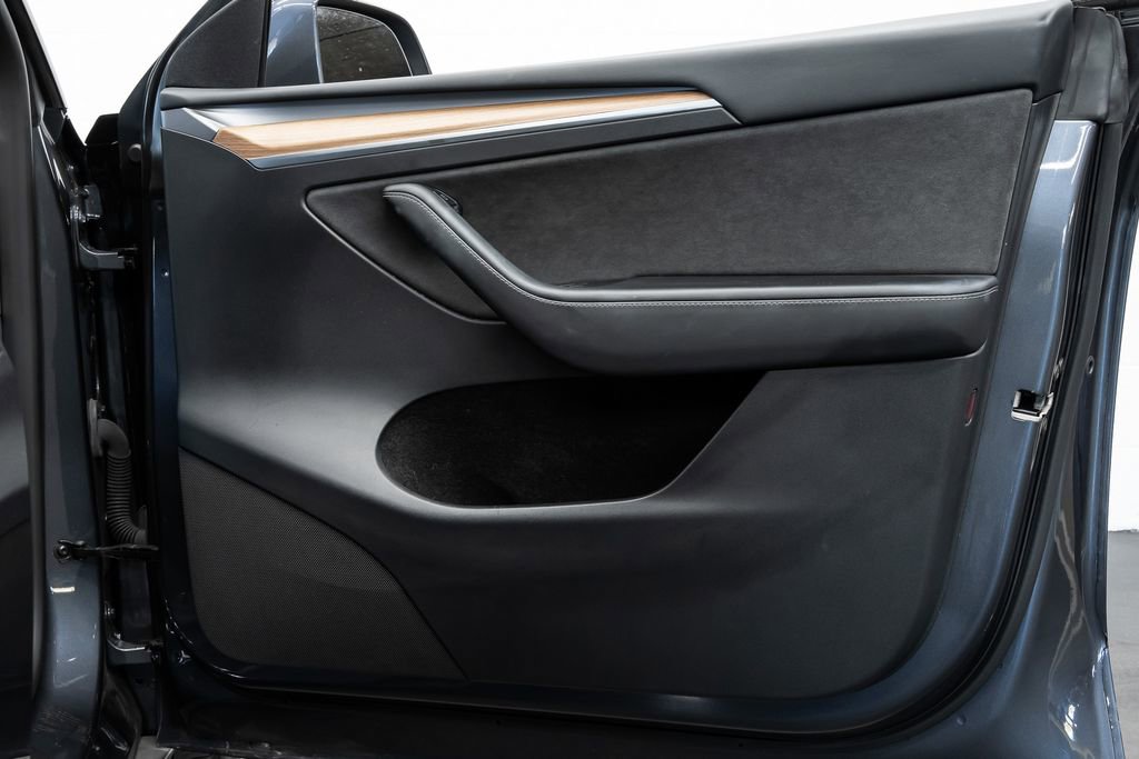 Used 2023 Tesla Model Y Long Range image 21