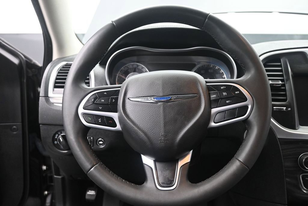 Used 2022 Chrysler 300 Touring w/ Sport Appearance Package RWD image 27
