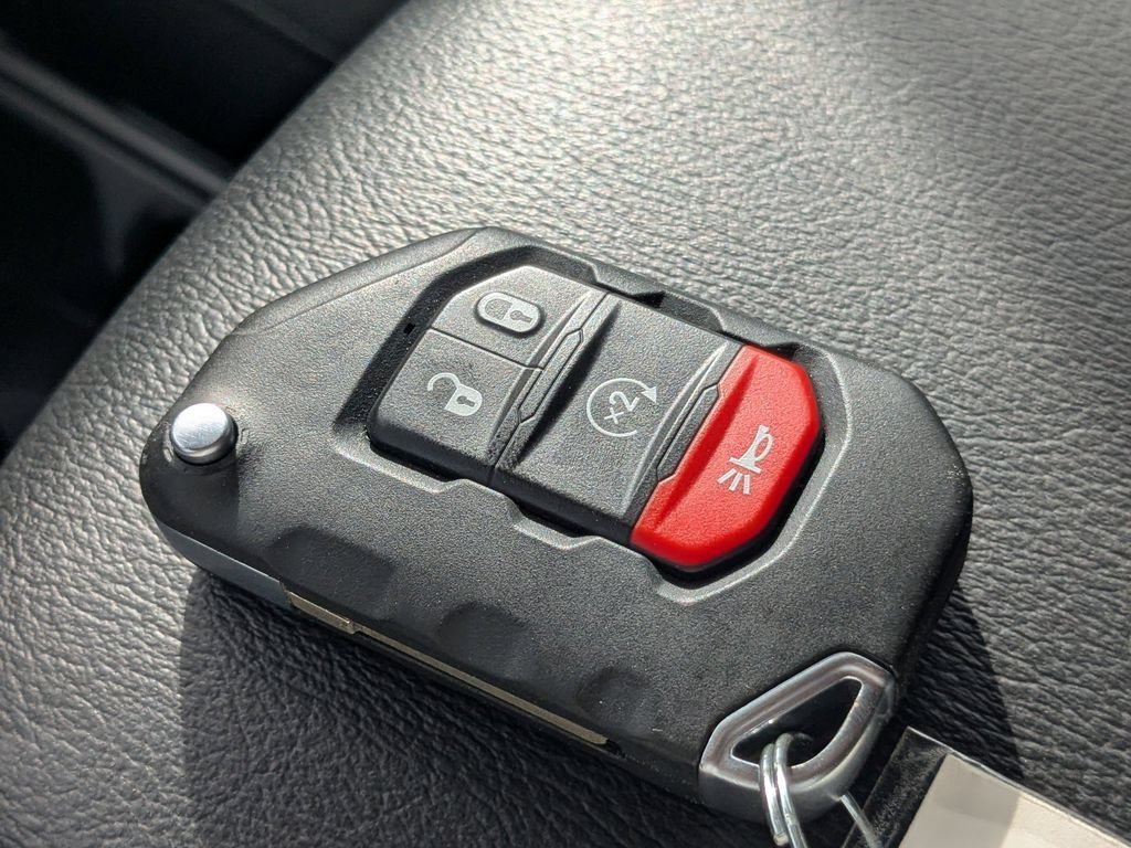 Used 2024 Jeep Wrangler Unlimited Sahara AWD/4WD image 30