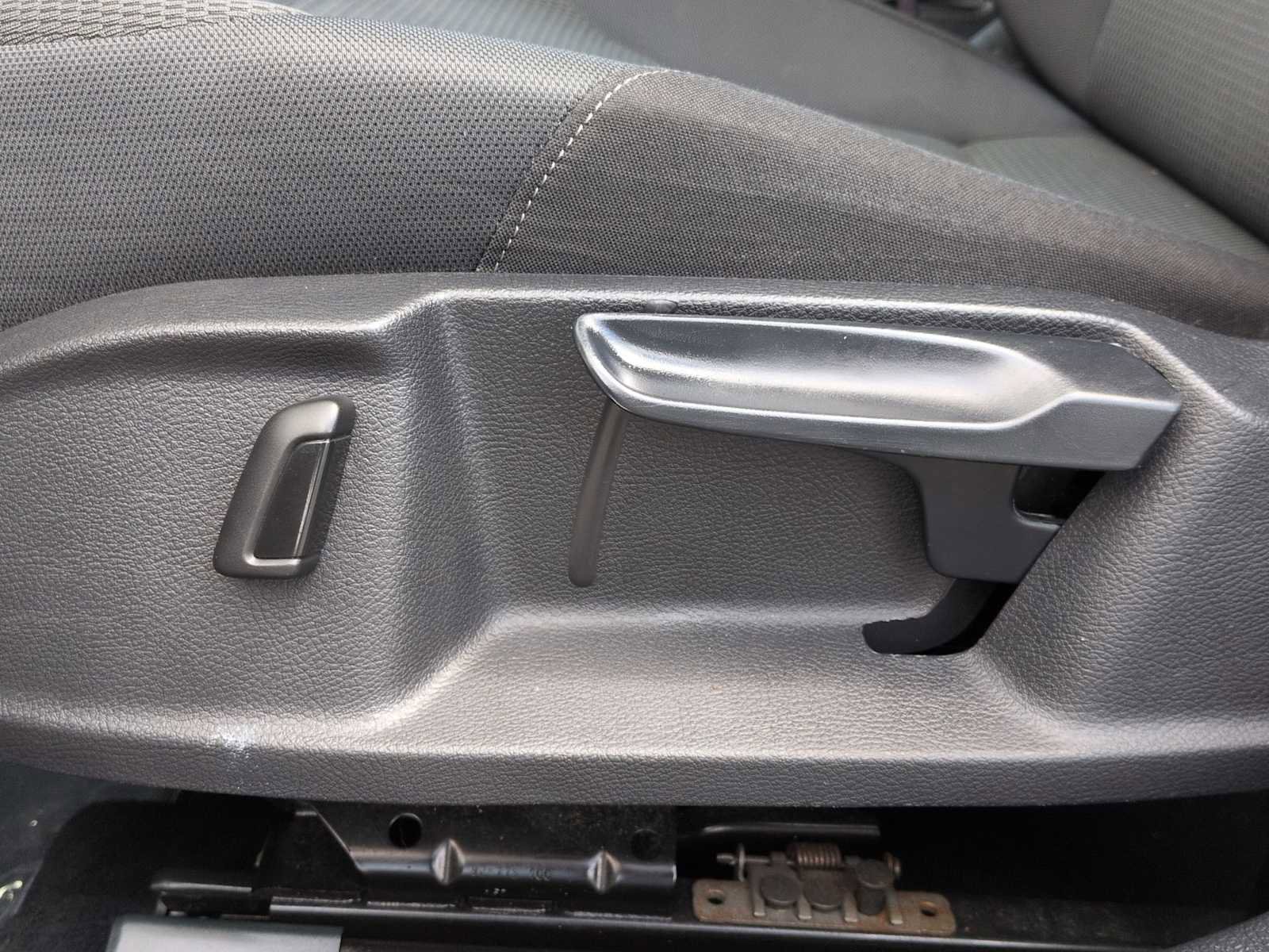 Used 2018 Volkswagen Golf S FWD image 18