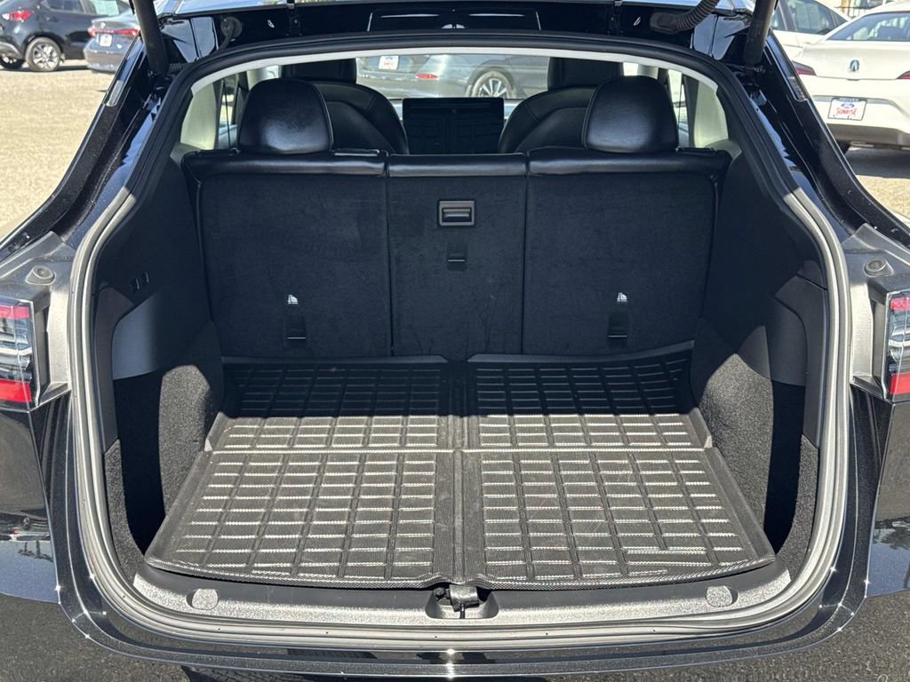 Used 2022 Tesla Model Y Long Range image 25
