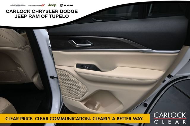 Used 2023 Jeep Grand Cherokee Limited AWD/4WD image 31