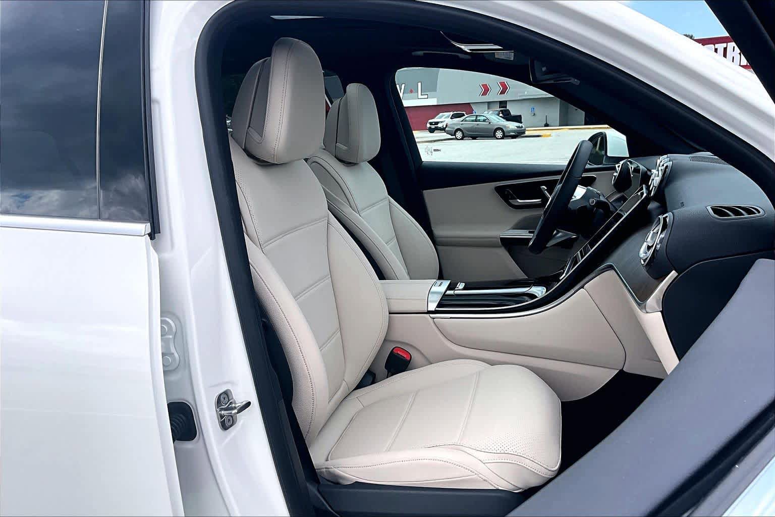 Used 2026 Mercedes-Benz GLC 300 4MATIC image 9