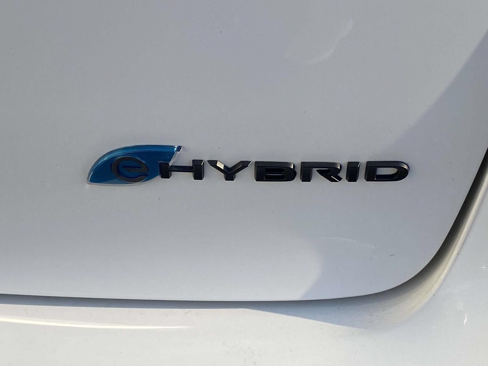 Used 2024 Chrysler Pacifica Limited FWD image 16