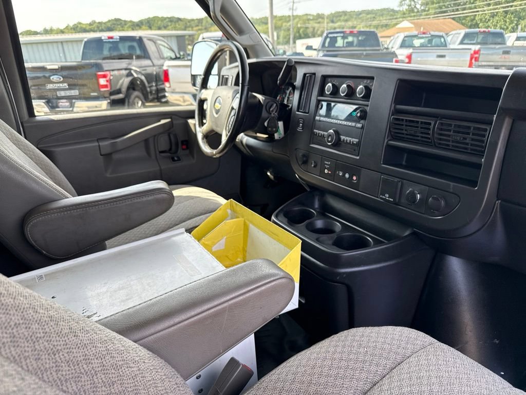 Used 2018 Chevrolet Express 3500 w/ Driver Convenience Package RWD image 36
