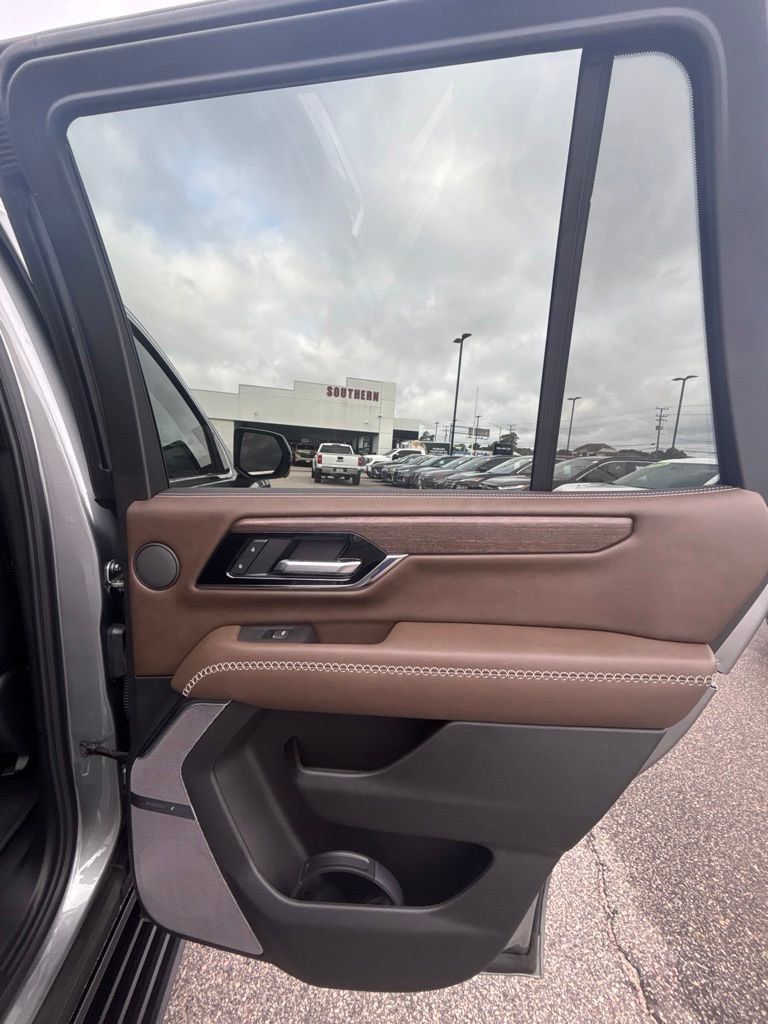 Used 2026 GMC Yukon Denali Ultimate w/ LPO, Illumination Package AWD/4WD image 22