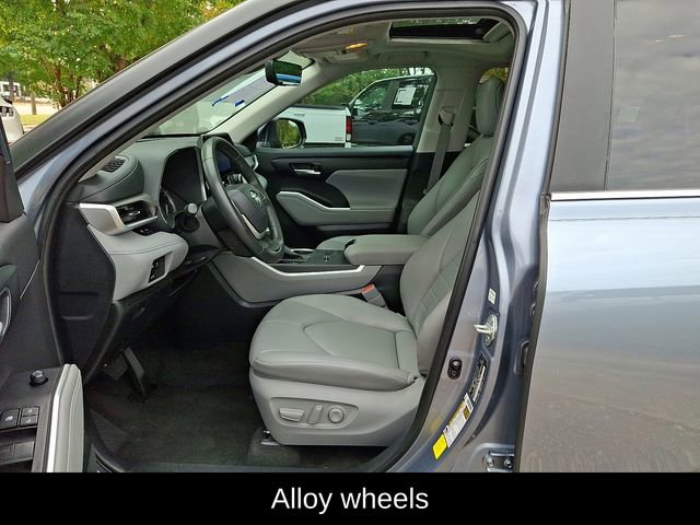 Used 2023 Toyota Highlander XLE image 19