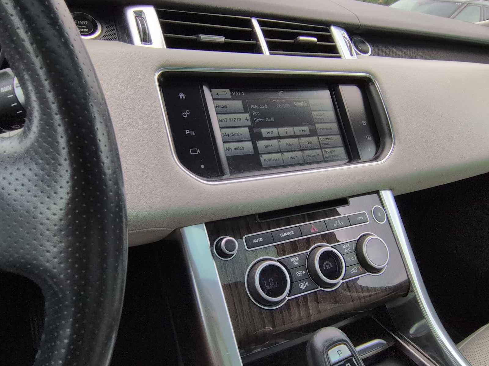 Used 2016 Land Rover Range Rover Sport SE AWD/4WD image 30