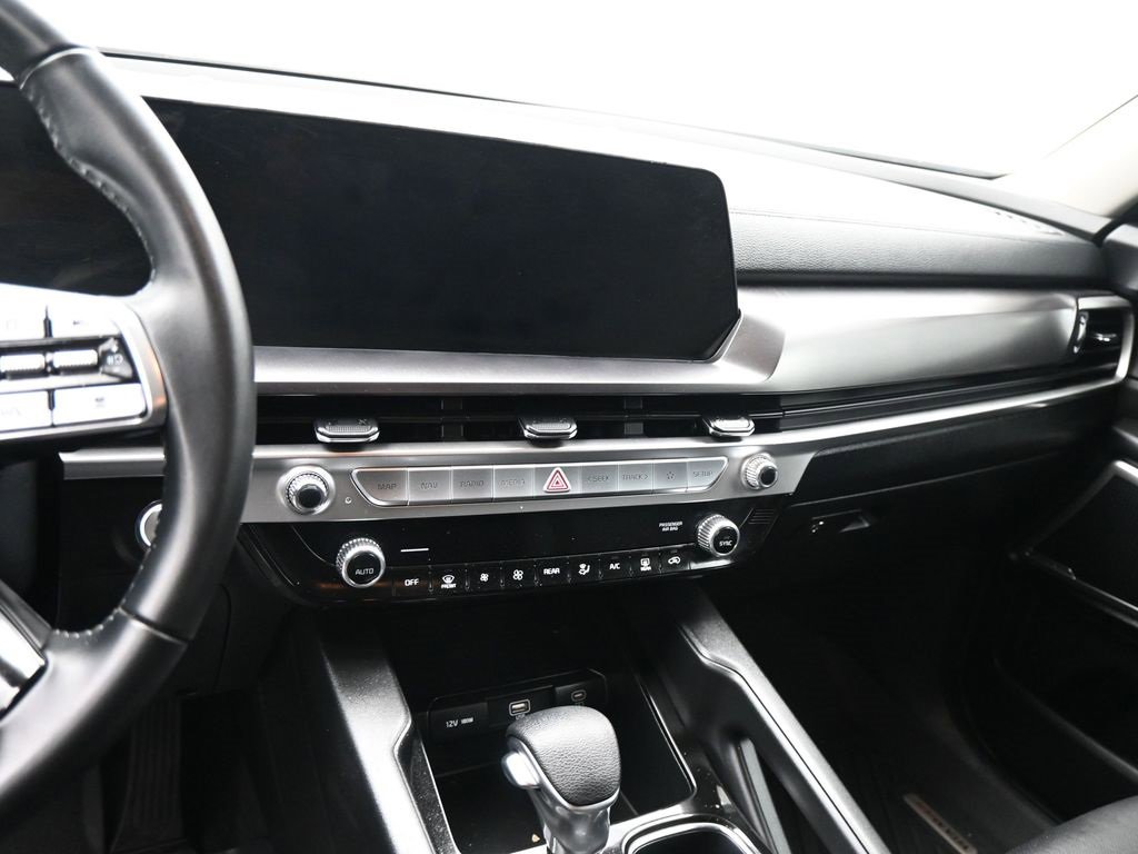 Used 2023 Kia Telluride LX image 13