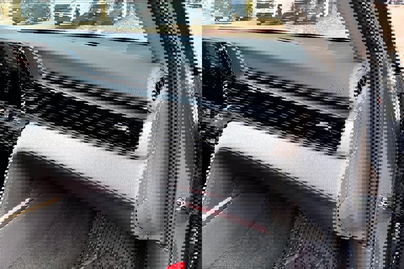 Used 2025 Toyota Camry LE w/ Convenience Package image 17