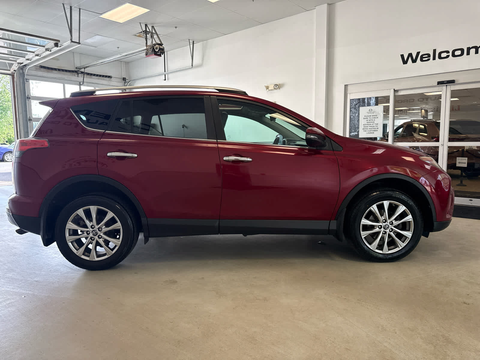 Used 2018 Toyota RAV4 Limited w/ Advanced Technology Package AWD/4WD image 6
