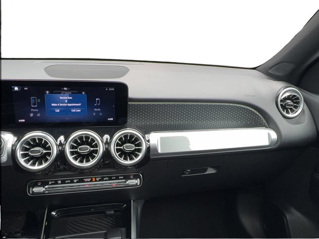 Used 2025 Mercedes-Benz GLB 250 4MATIC image 41