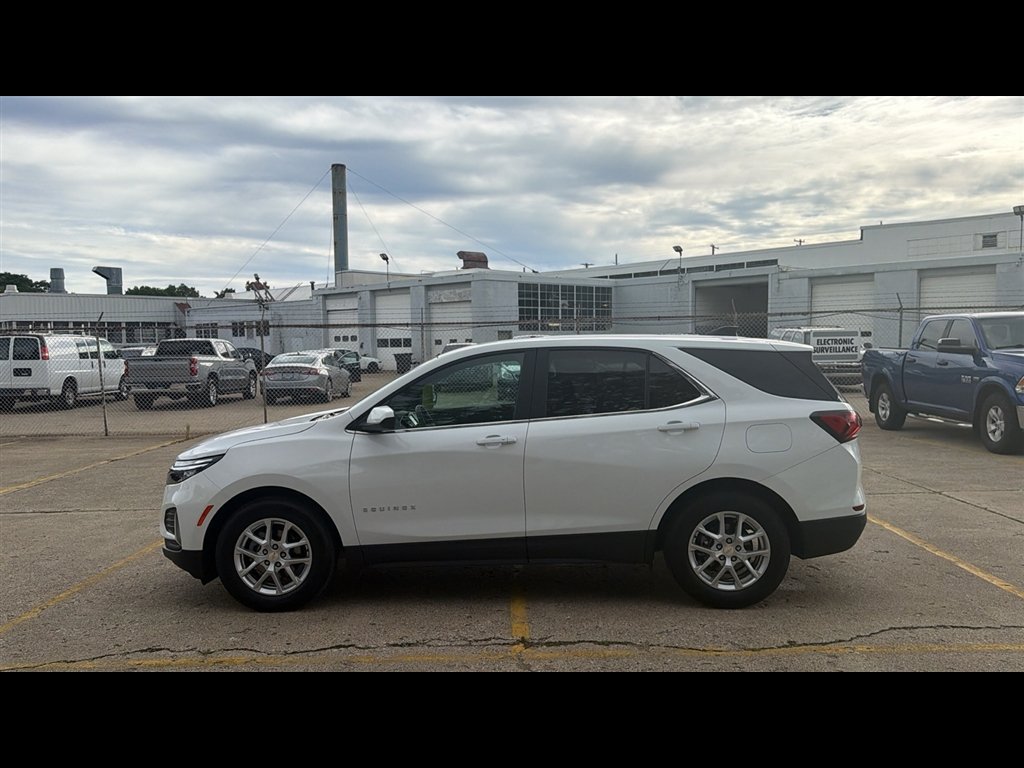 Used 2024 Chevrolet Equinox LT w/ LPO, Floor Liner Package FWD image 3