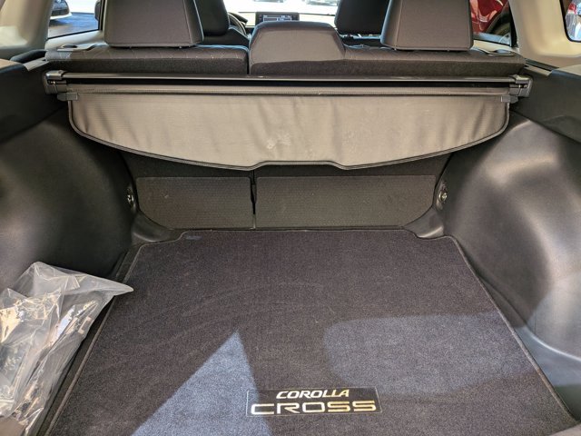 Used 2022 Toyota Corolla Cross LE w/ Moonroof Package FWD image 7