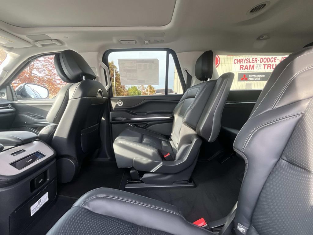 New 2025 Lincoln Navigator L Reserve image 13