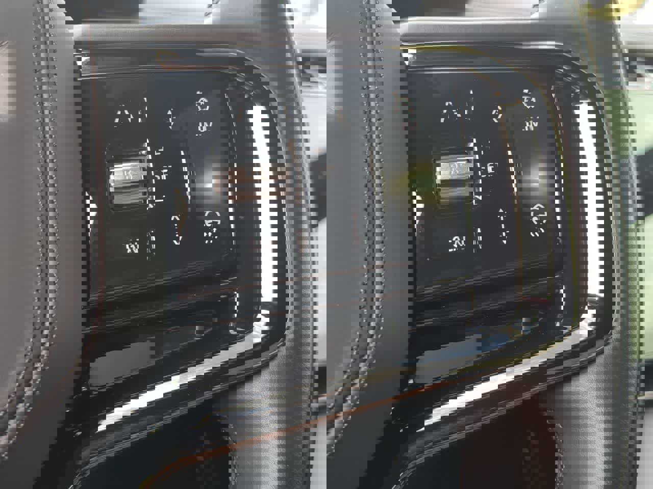 Certified 2026 Land Rover Range Rover Velar Dynamic SE image 26