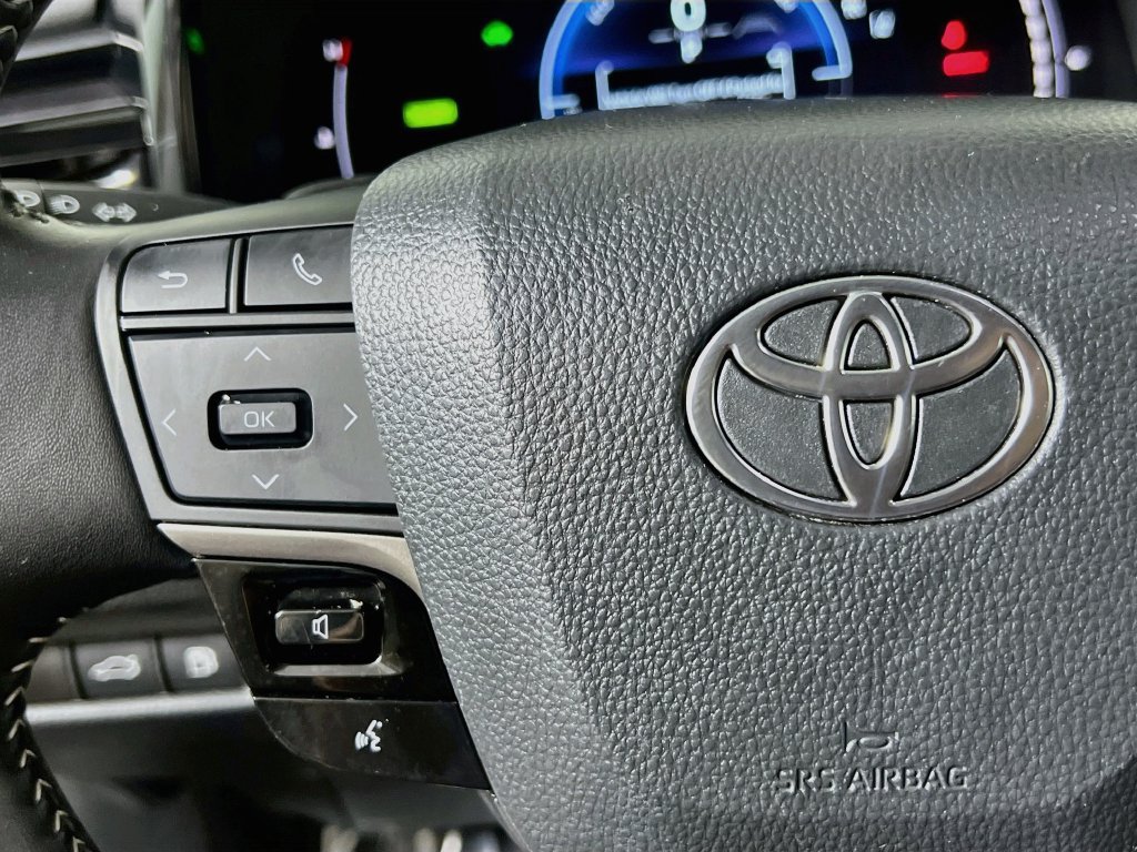 Used 2025 Toyota Camry SE FWD image 16