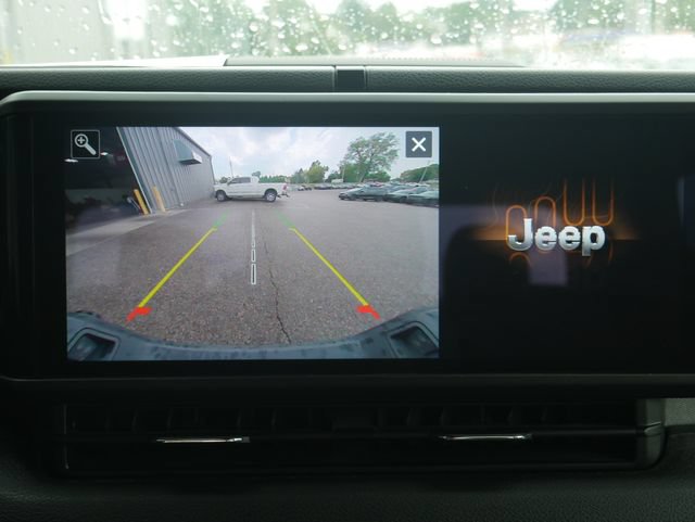 Used 2025 Jeep Gladiator Sport AWD/4WD image 6