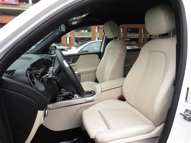 Used 2025 Mercedes-Benz GLB 250 4MATIC image 18