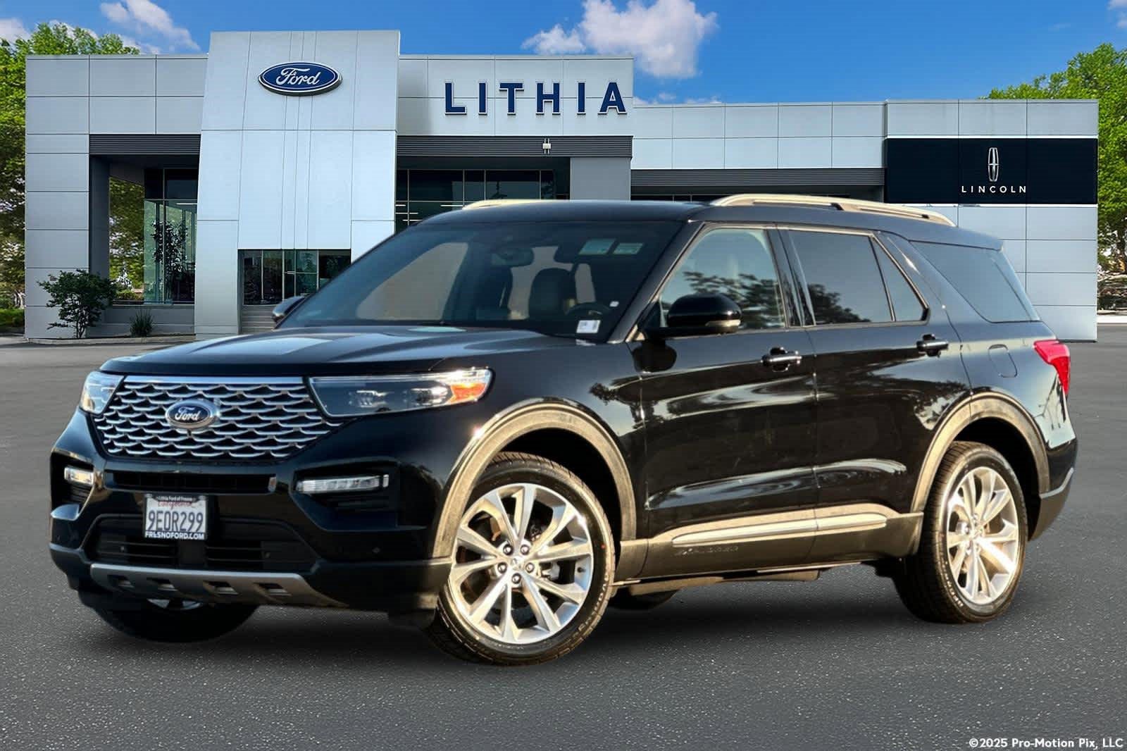 Certified 2023 Ford Explorer Platinum w/ Technology Package image 1