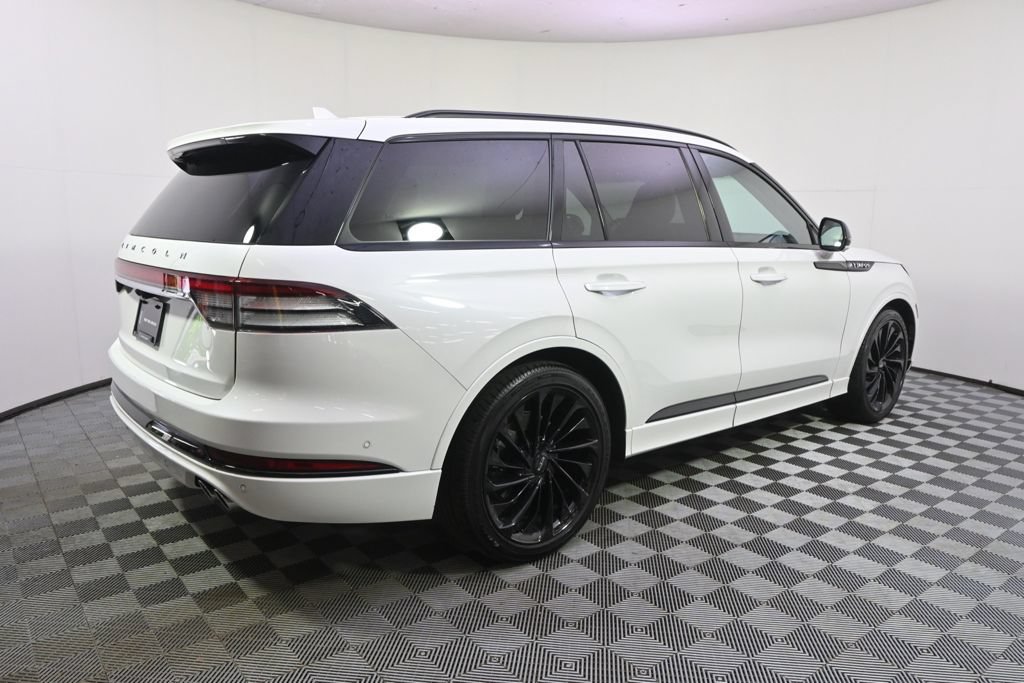 Used 2023 Lincoln Aviator Reserve w/ Equipment Group 201A AWD/4WD image 7