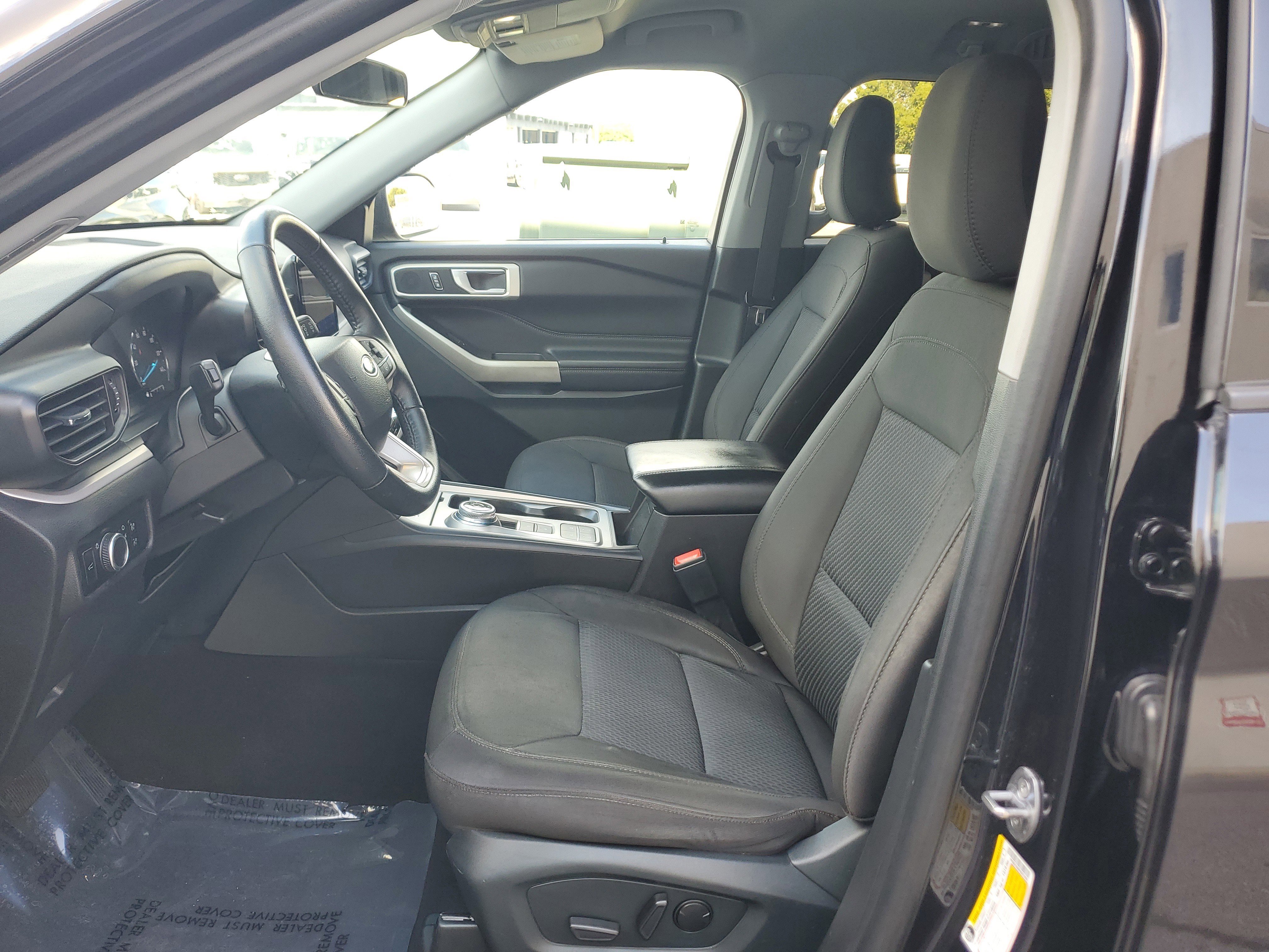 Used 2023 Ford Explorer XLT image 11