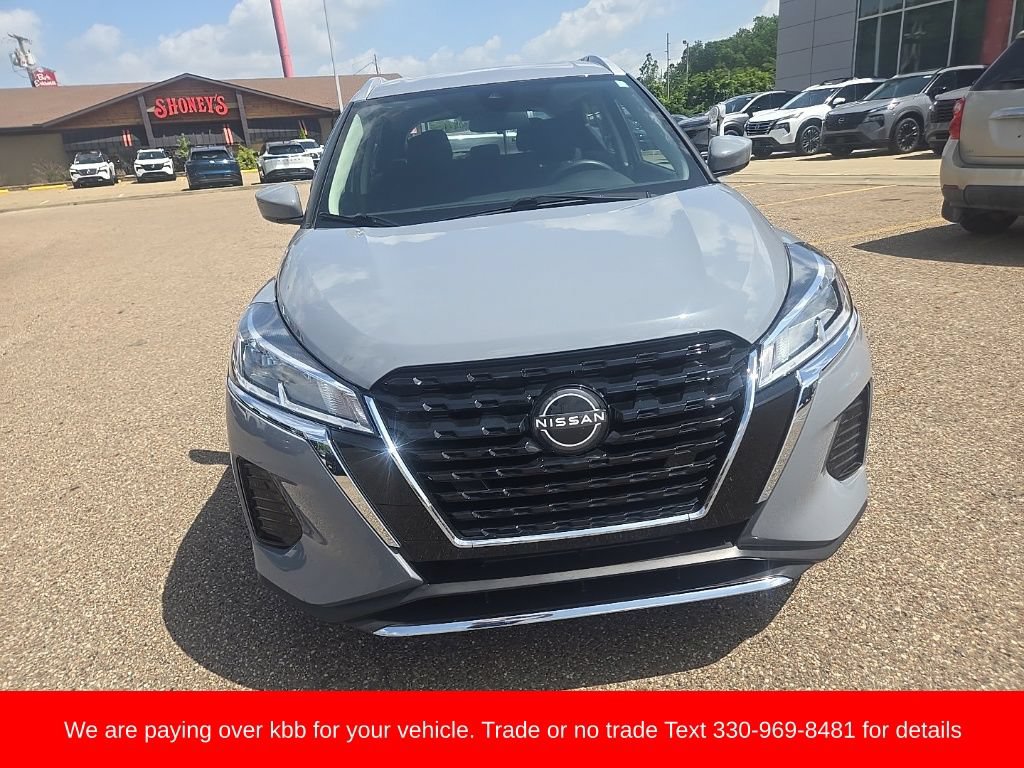 Used 2023 Nissan Kicks SV FWD image 2