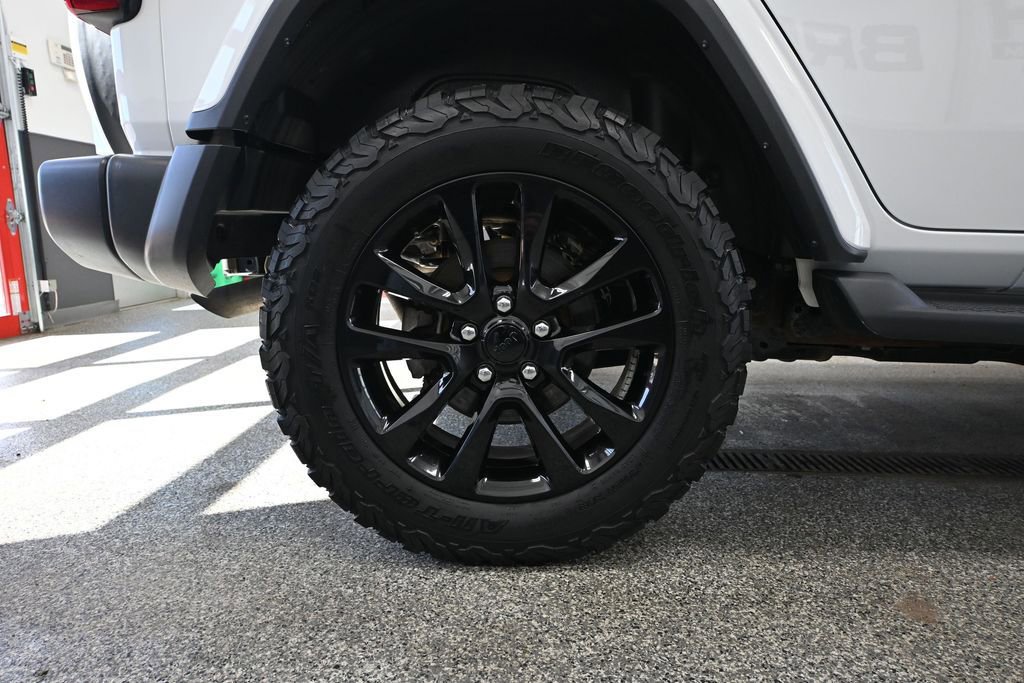Used 2018 Jeep Wrangler Unlimited Sahara w/ Dual Top Group AWD/4WD image 20