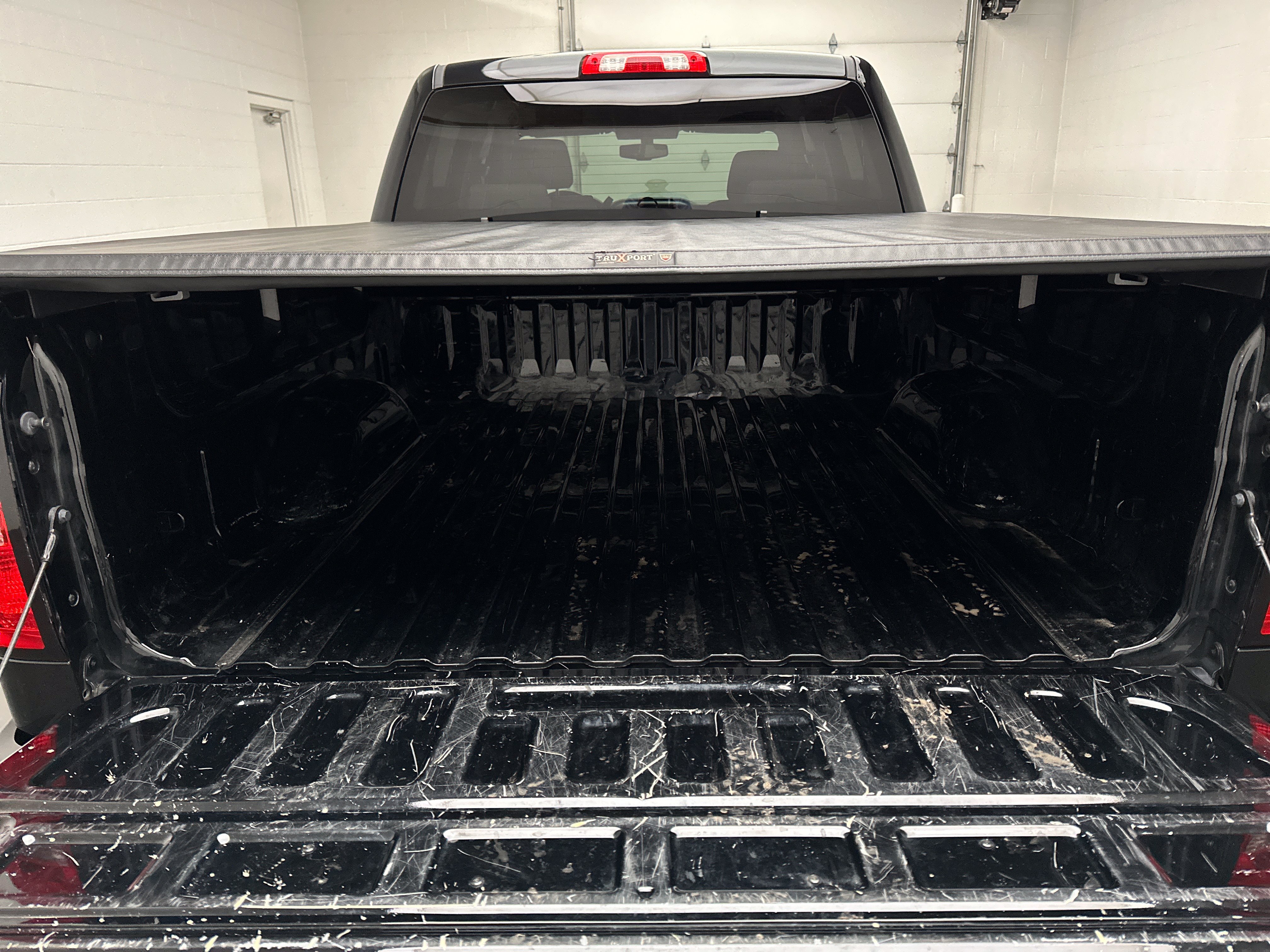 Used 2018 Chevrolet Silverado 1500 Custom w/ Custom Value Package AWD/4WD image 13