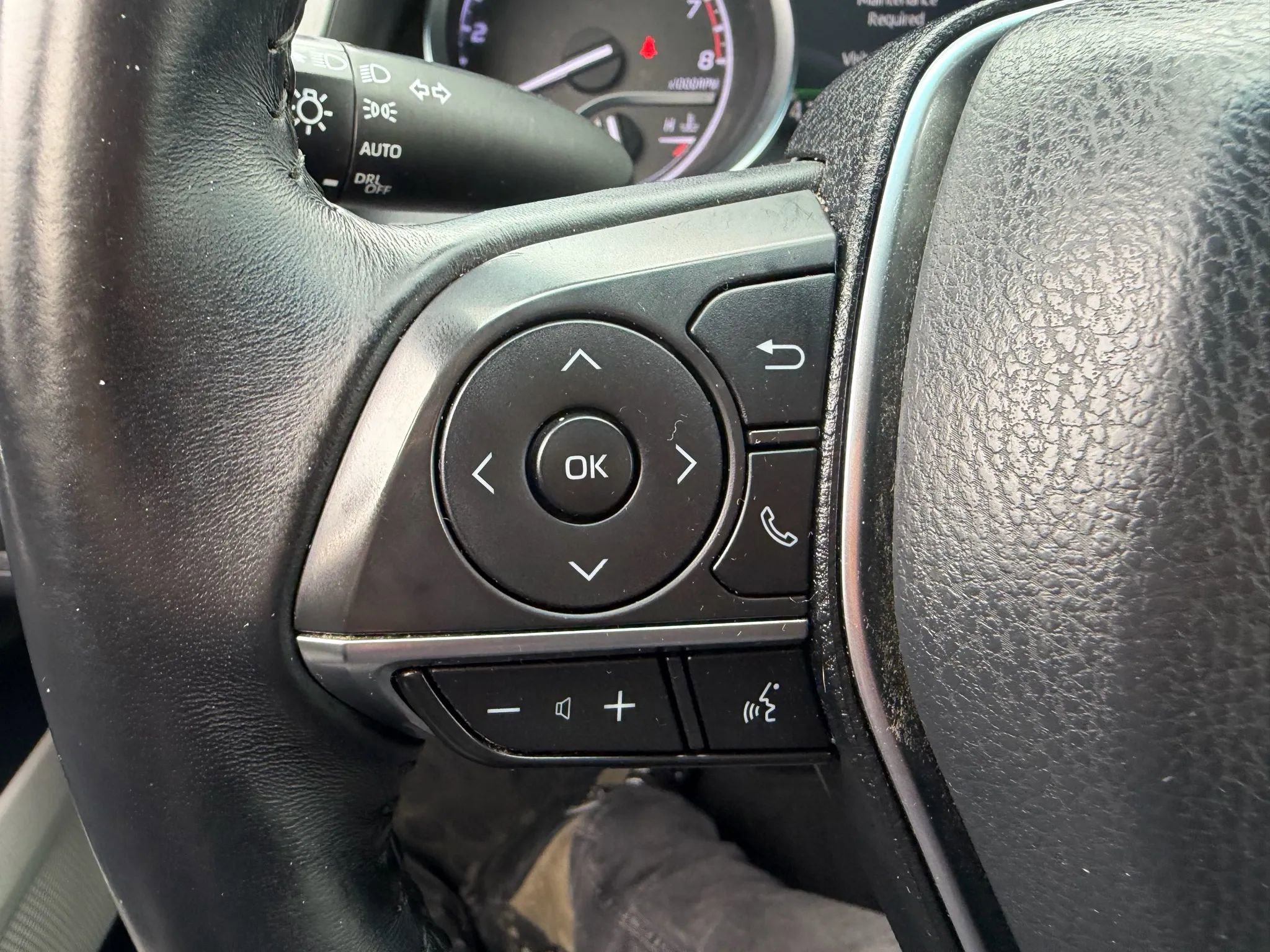 Used 2018 Toyota Camry XLE FWD image 19