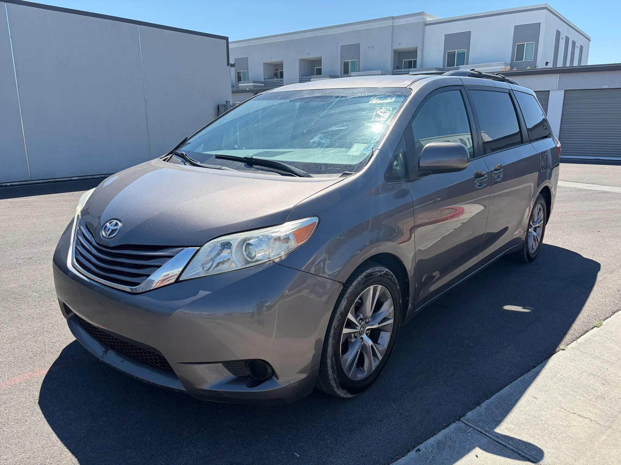 Used 2015 Toyota Sienna LE FWD image 2