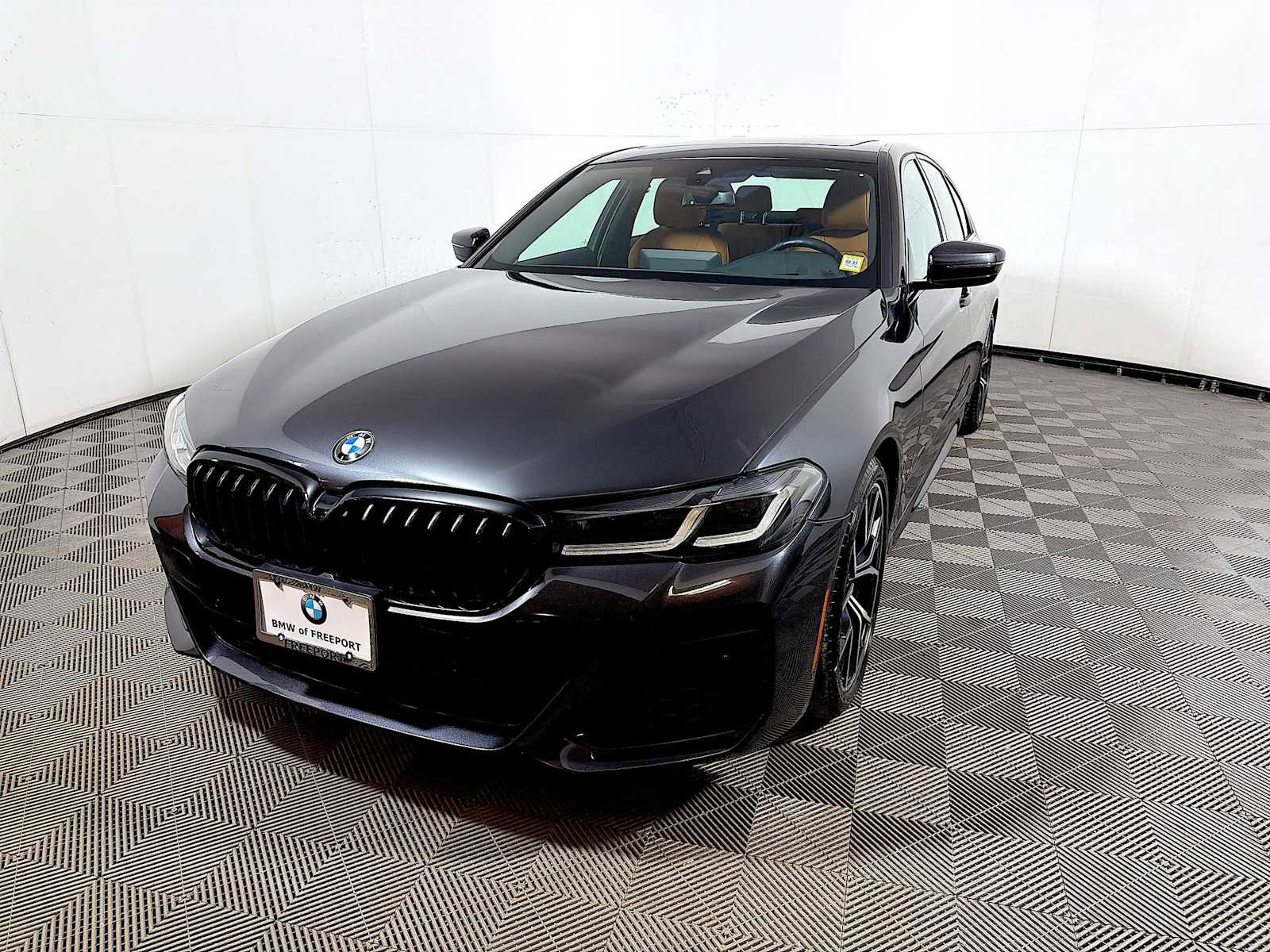Certified 2023 BMW 530i xDrive w/ M Sport Package image 3