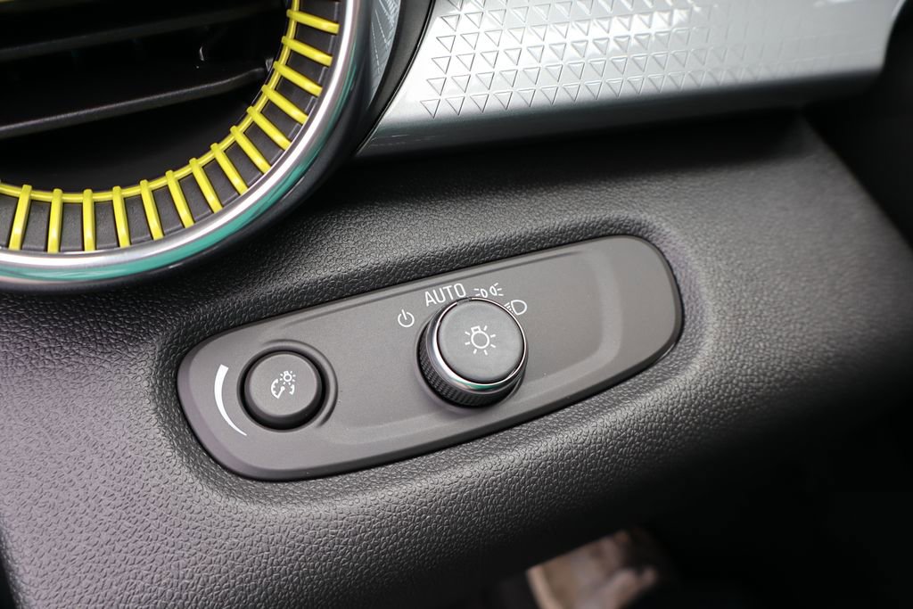 New 2025 Chevrolet Trax LT w/ Driver Confidence Package image 10