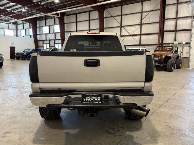 Used 2006 GMC Sierra 2500 SLE w/ Onstar Plus Package AWD/4WD image 10