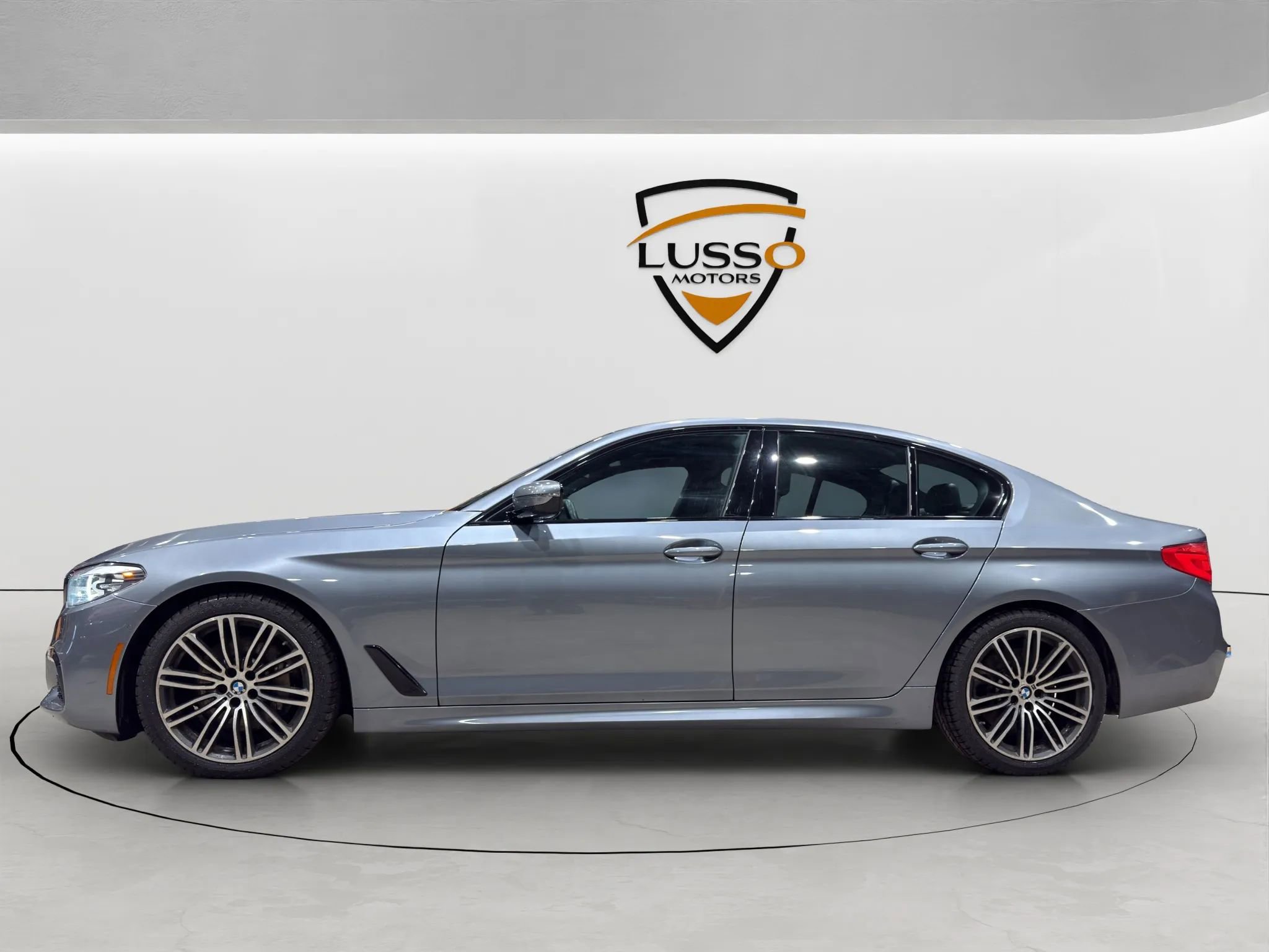Used 2019 BMW 540i xDrive w/ M Sport Package AWD/4WD image 2