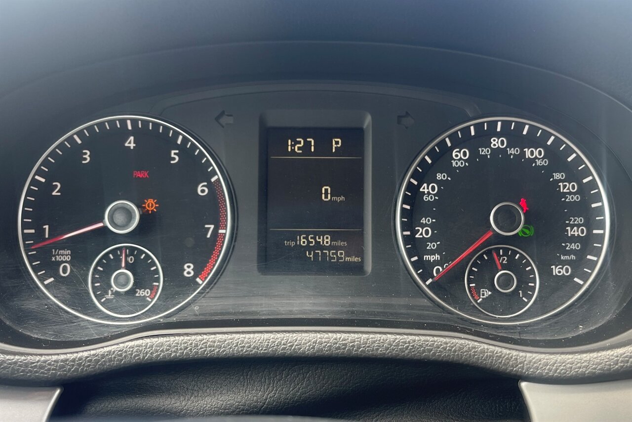 Used 2015 Volkswagen Passat 1.8T Limited Edition FWD image 11