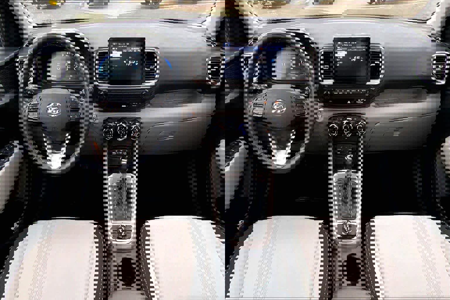 Used 2025 Hyundai Venue SEL image 15