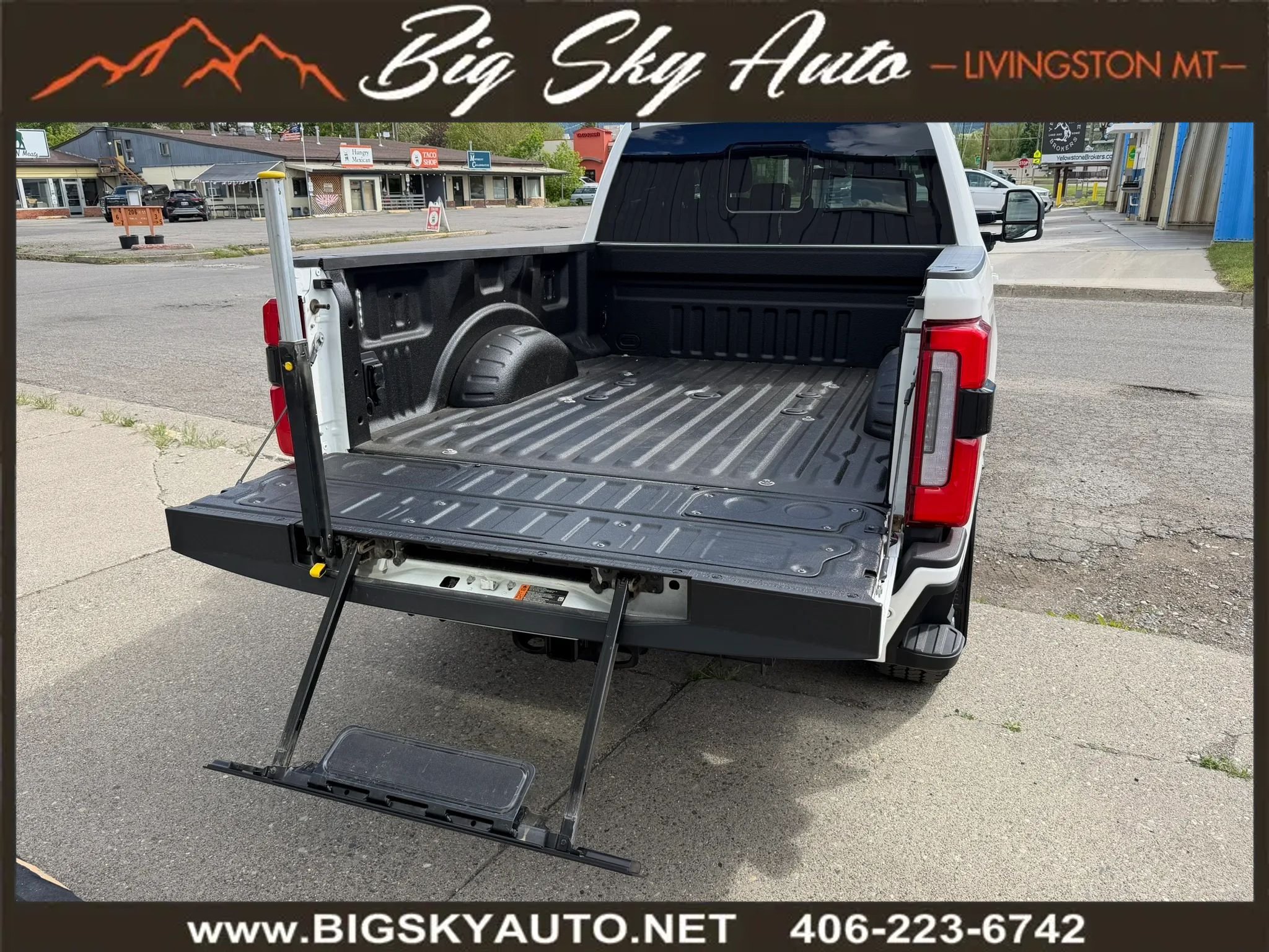 Used 2025 Ford F350 Platinum AWD/4WD image 9