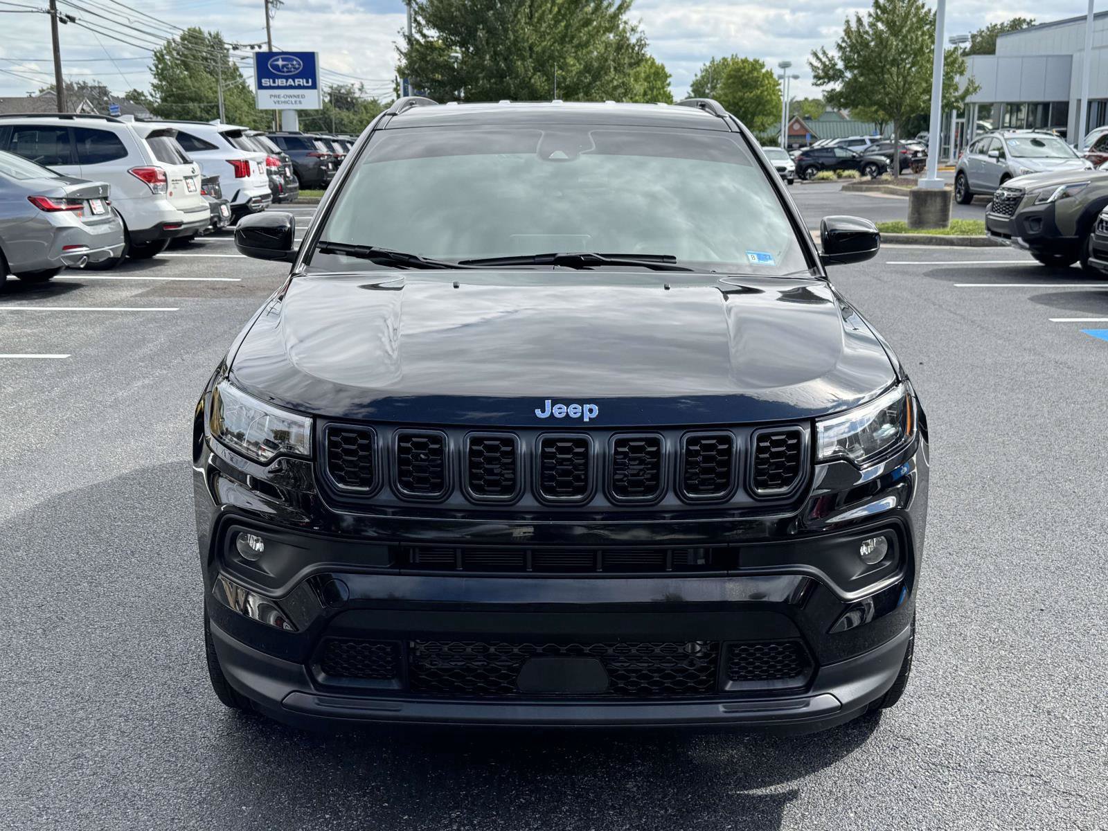Used 2025 Jeep Compass Latitude w/ Convenience Group AWD/4WD image 6