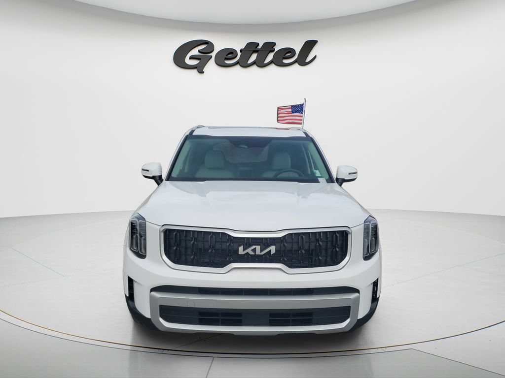 Used 2025 Kia Telluride EX w/ EX Captain's Chair Package AWD/4WD image 2