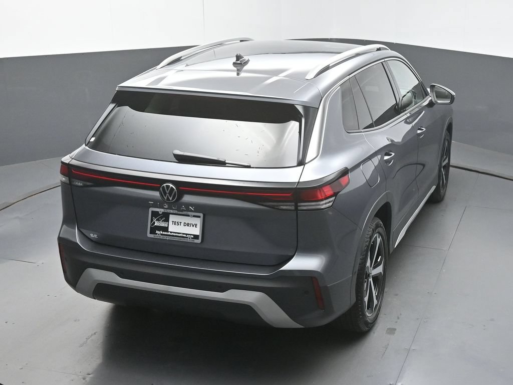 New 2026 Volkswagen Tiguan SE FWD image 44