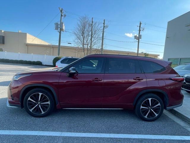 Used 2021 Toyota Highlander XSE image 3