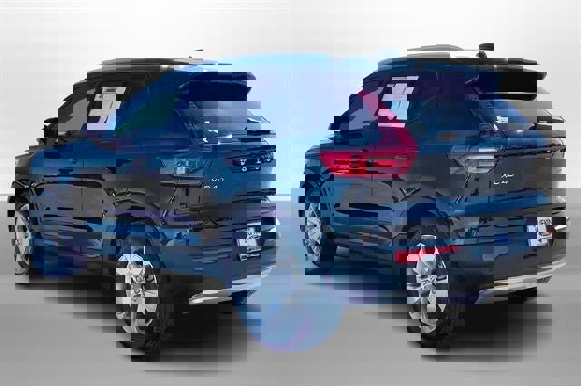 Used 2022 Volvo XC40 T5 Momentum image 10