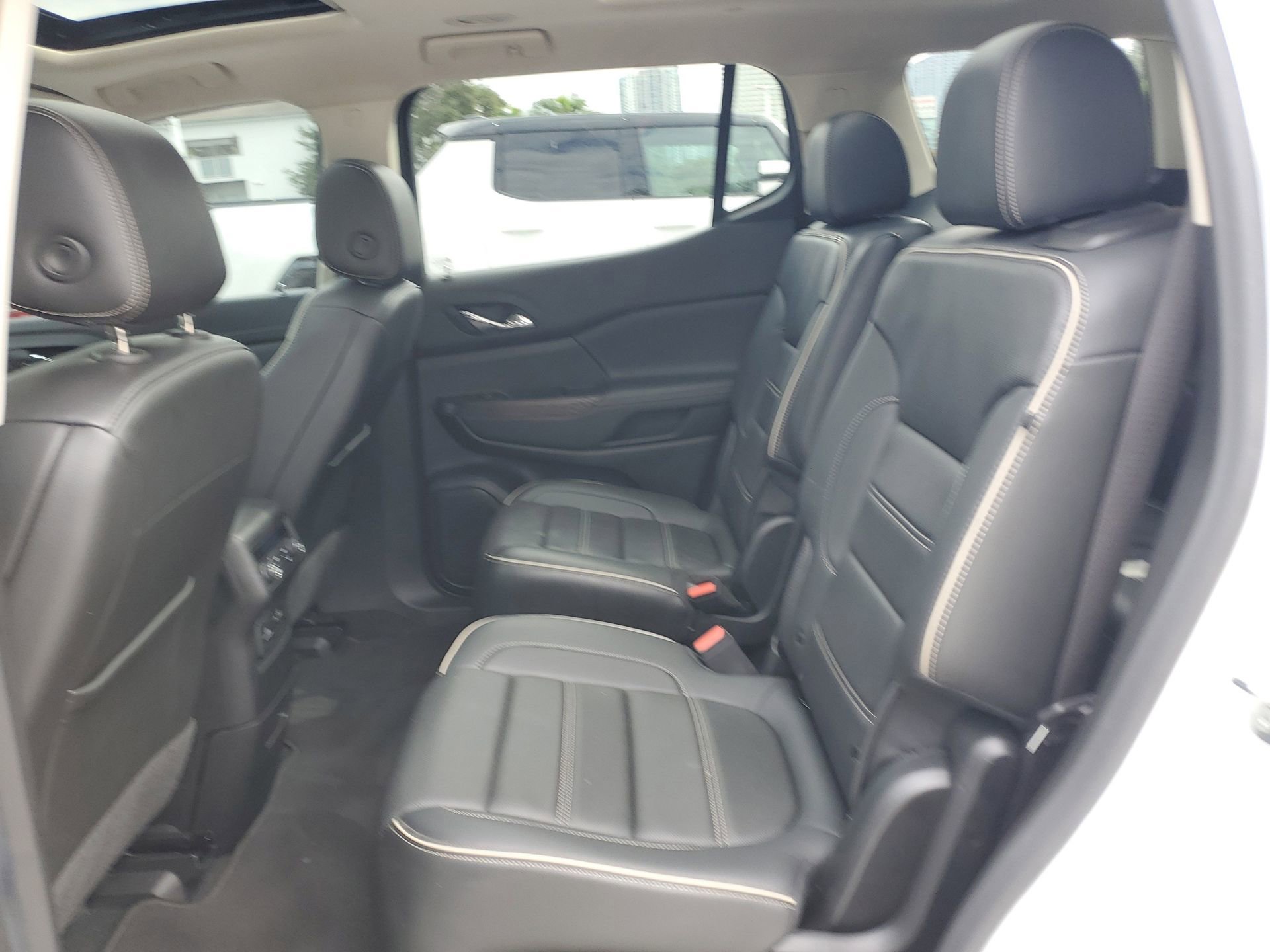 Used 2023 GMC Acadia Denali w/ Denali Technology Package image 10