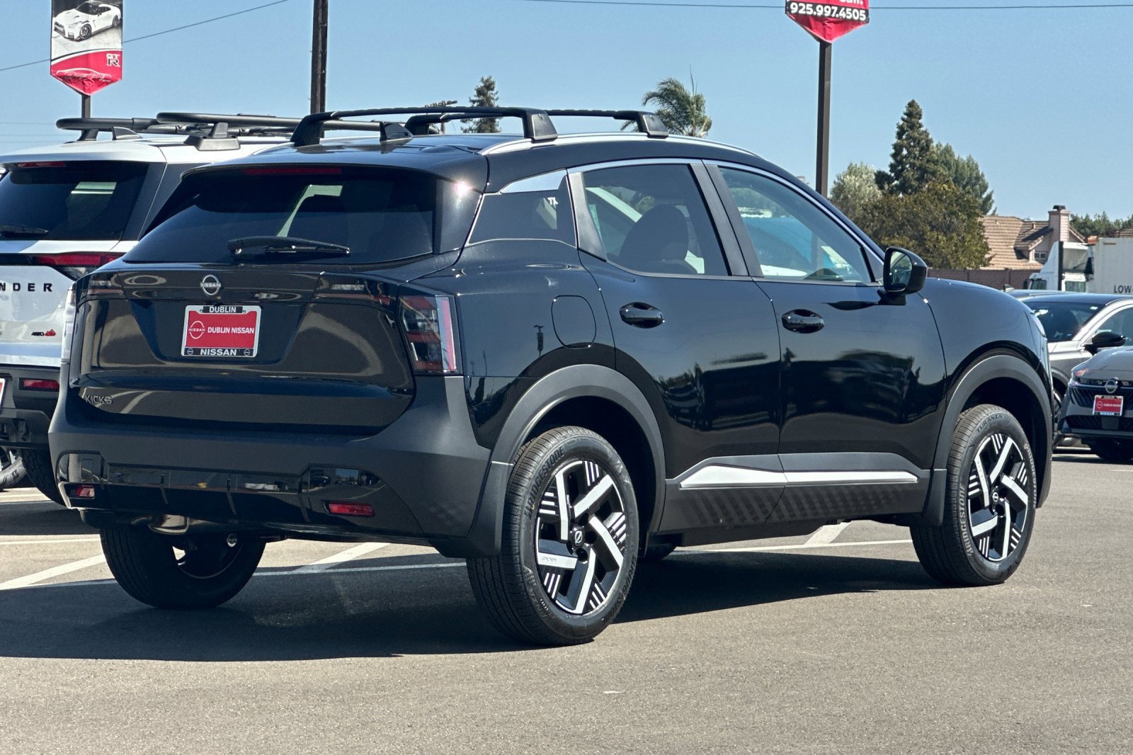 New 2027 Nissan Kicks SV w/ Cold Weather Package FWD image 4