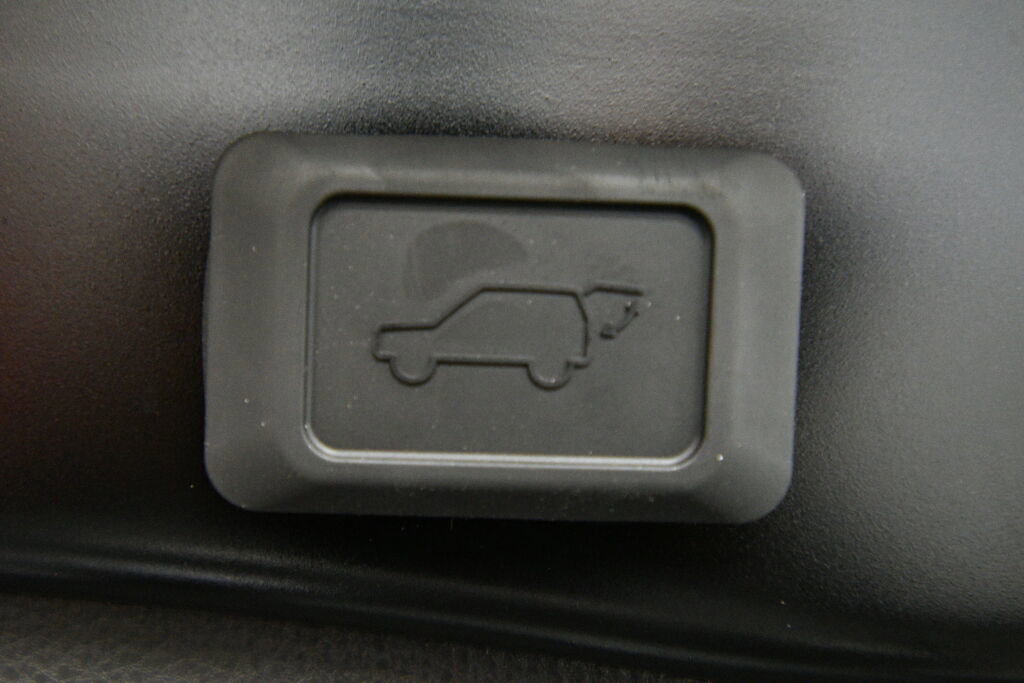 Used 2025 Toyota RAV4 XLE image 24