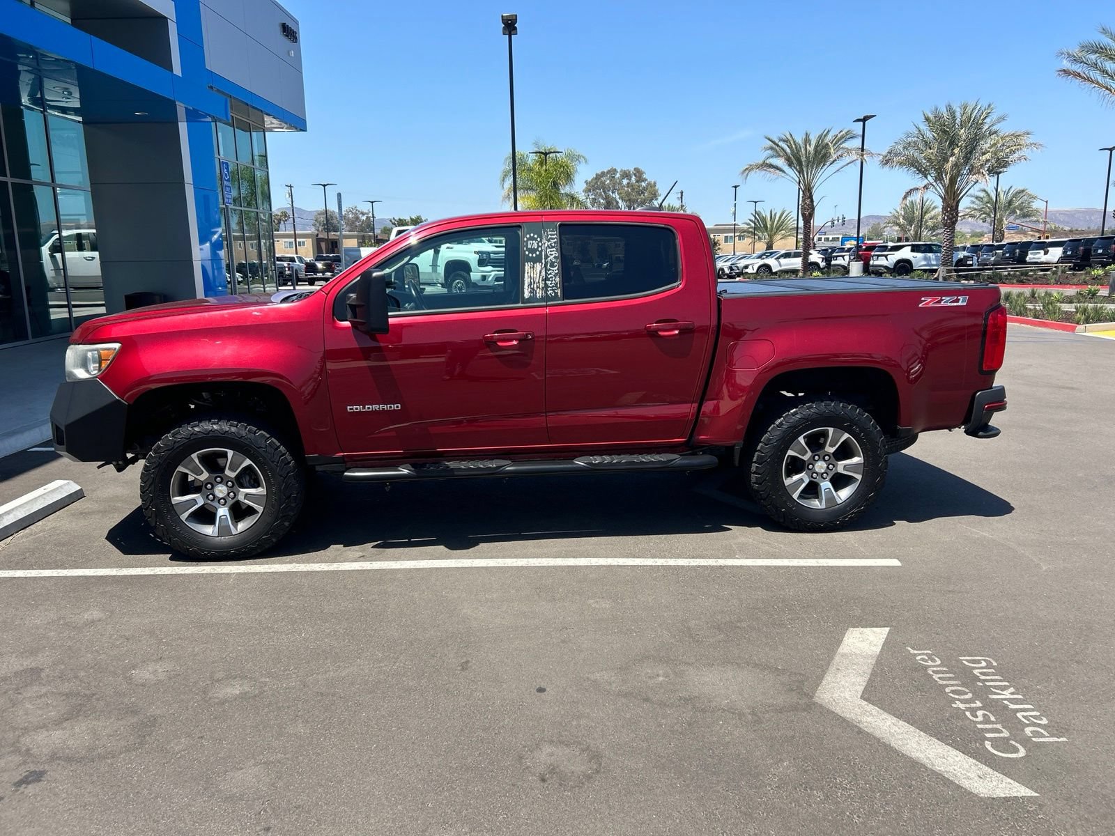 Used 2019 Chevrolet Colorado Z71 AWD/4WD image 2