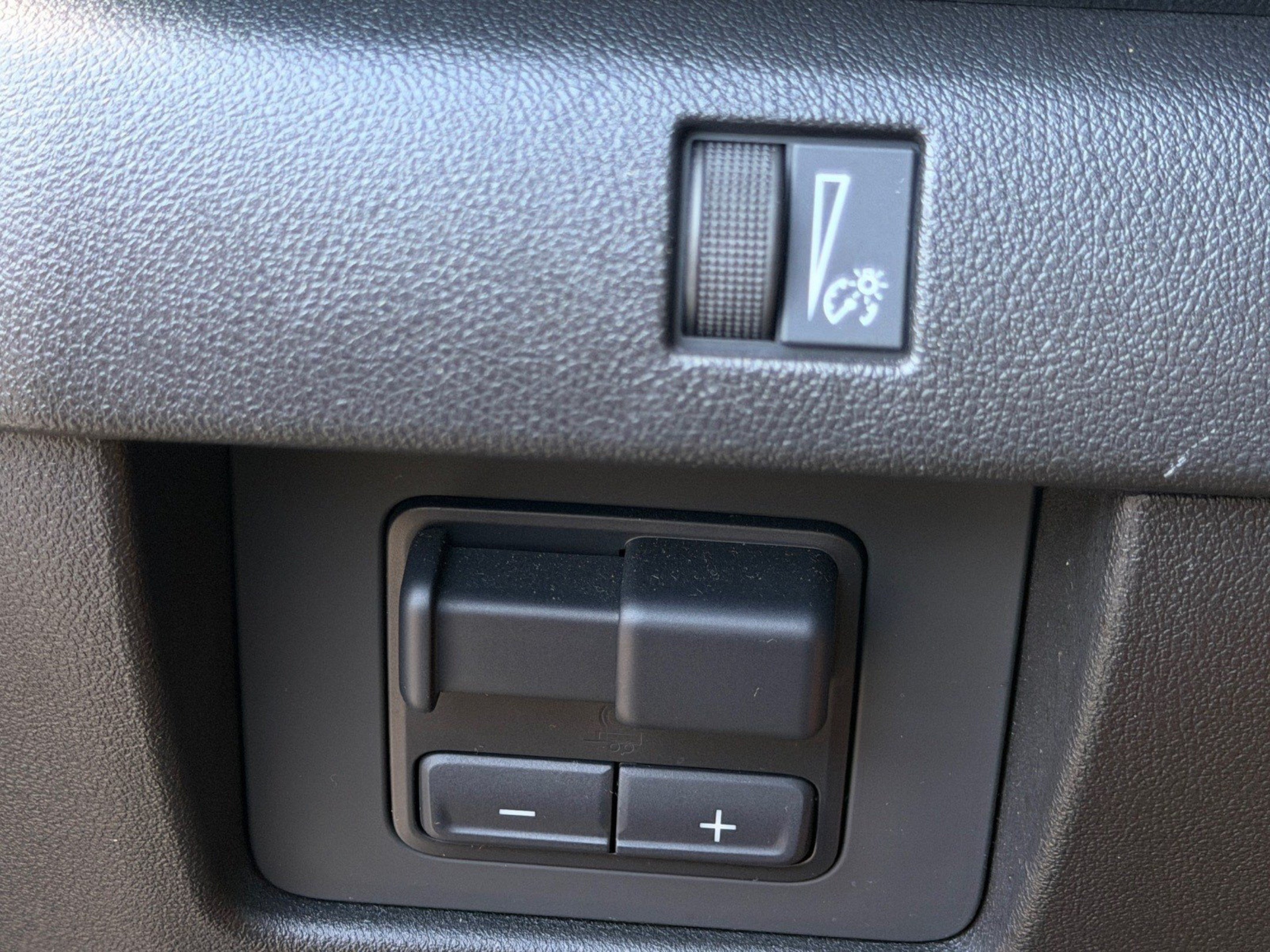 Used 2025 Chevrolet Colorado Trail Boss AWD/4WD image 26